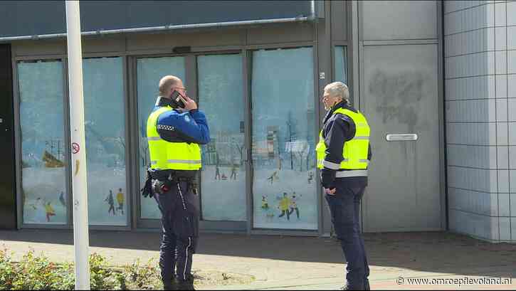 Flevoland - Nieuwsoverzicht 23/04 | Automobilist bewusteloos • Lelystad blundert met boa's