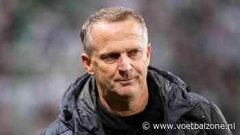 John van den Brom ontvangt officiële aanbieding van Vitesse