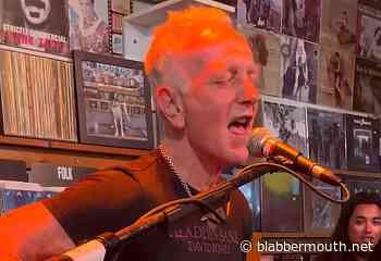 Watch: DEF LEPPARD's PHIL COLLEN Performs At California Record Store In Celebration Of 'Pyromania''s 40th Anniversary