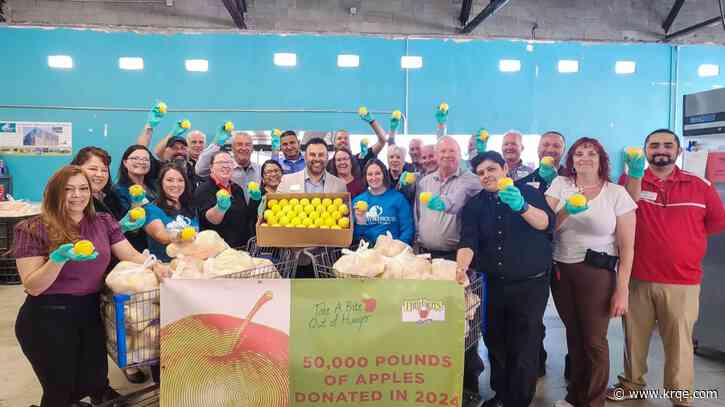 Albertsons, Market Street donate apples to Storehouse New Mexico