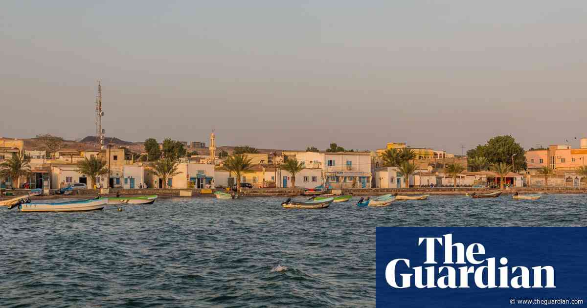At least 21 migrants dead after boat capsizes off coast of Djibouti