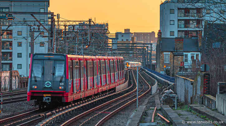 TfL running shorter DLR trains to keep the fleet running