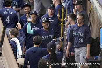 Julio Rodriguez reunites with an old friend after finally hitting 1st homer of season for Mariners
