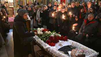 Auch Gedenkgottesdienst geleitet: Priester wegen Beisetzung von Nawalny suspendiert