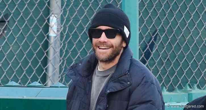 Jake Gyllenhaal Picks Up Pizza & Snacks During Day Out in NYC