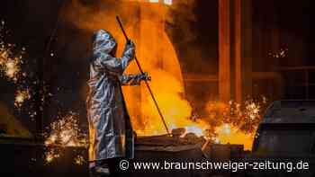 Salzgitter AG: Stahlarbeiter in Schutzanzug bald Geschichte