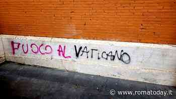 "Fuoco al Vaticano" e "Palestina libera". Imbrattata la facciata della chiesa dell'Immacolata a San Lorenzo