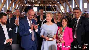 Julia Nawalnaja erhält auf dem Ludwig-Erhard-Gipfel am Tegernsee den Freiheitspreis der Medien