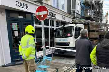 Brighton: Scaffolding lorry crashes into Kemp Town cafe