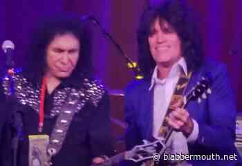 Watch: GENE SIMMONS And TOMMY THAYER Perform KISS Classics At Rock & Brews Grand Opening In Ridgefield
