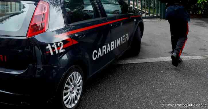 Si presenta a scuola con un coltello e aggredisce due insegnanti: arrestato un quindicenne a Milano