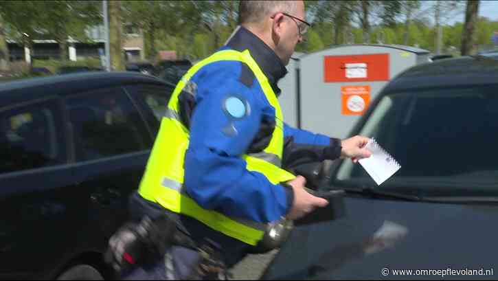 Lelystad - Wethouder: "Boa's mogen nog steeds parkeerbonnen uitschrijven"