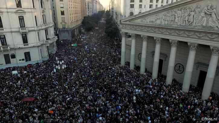 Honderdduizenden Argentijnen de straat op tegen onderwijsbezuinigingen
