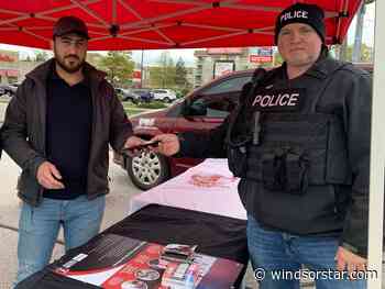 Windsor police help fight vehicle theft with Faraday bag giveaway