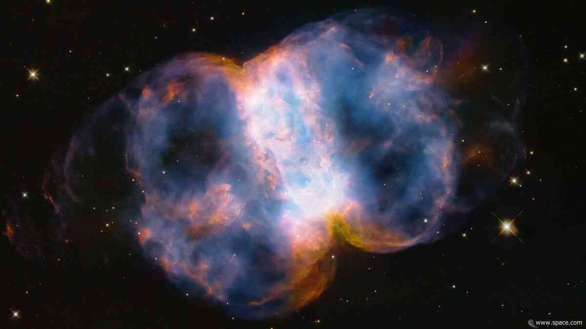 Hubble telescope celebrates 34th anniversary with an iridescent Dumbbell Nebula (image)
