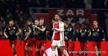 LIVE eredivisie | Ajax na eerste helft in problemen: duel met Excelsior in evenwicht na rood voor Bergwijn