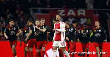 LIVE eredivisie | Ajax bij rust in serieuze problemen: duel met Excelsior in evenwicht na rood voor Bergwijn