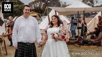 Alternative wedding ceremony 'literally ties bride and groom together' at medieval fair