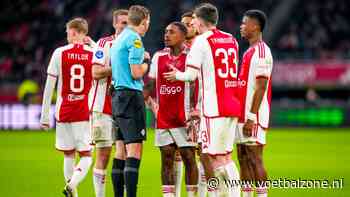 Rensch en Akpom redden punt voor Ajax na rode kaart voor Bergwijn