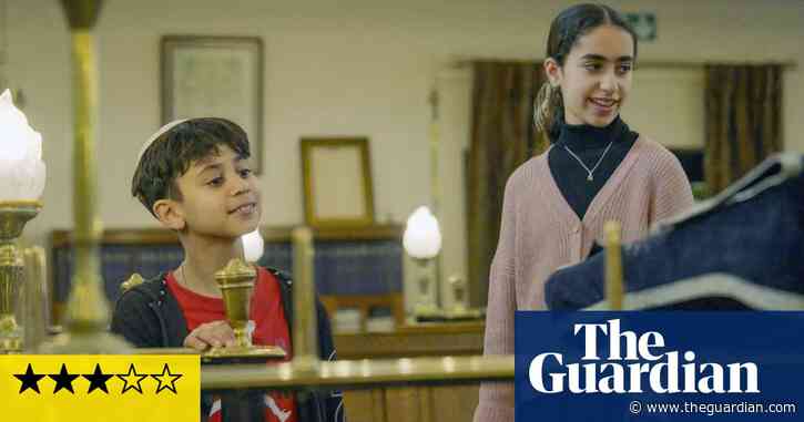 Growing Up Jewish review – wildly inappropriately lightweight for our times