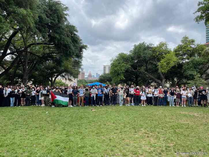 LIVE UPDATES: More than 20 arrested during pro-Palestine protest at UT Austin