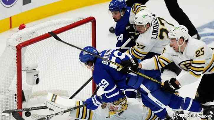 Brad Marchand scores winner, Bruins down Maple Leafs to take 2-1 series lead