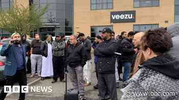 Sheffield taxi drivers protest over pay terms
