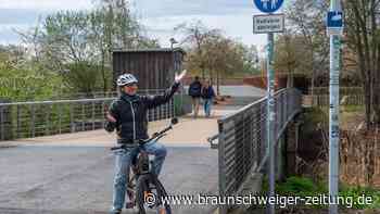 Wolfsburger Brückenposse: Stadt will ihre Schilder kontrollieren