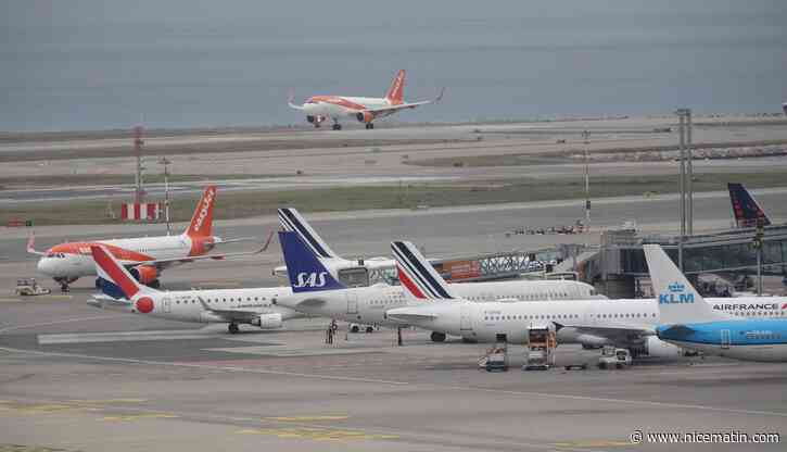 Milliers de vols annulés, passagers "dans le flou": jeudi noir pour le transport aérien français malgré la levée d'un préavis de grève