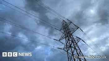 Fault cuts power to almost 1,000 homes