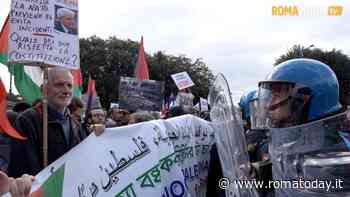 VIDEO | Un 25 aprile di proteste: tensioni e lanci di oggetti tra manifestanti pro Israele e pro Palestina