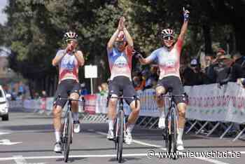 Unicum in het vrouwenwielrennen? UAE Team ADQ blaast tegenstand weg in Rome en bezet eerste vier plaatsen