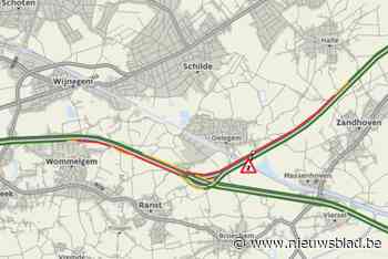Snelweg E34 in Ranst volledig versperd richting Antwerpen door ongeval