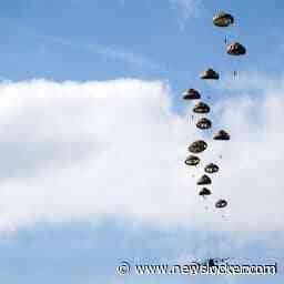 Nederlandse militair raakt gewond bij botsing tijdens parachutesprong in België