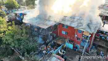 Incendio afectó a un block de departamentos en Renca