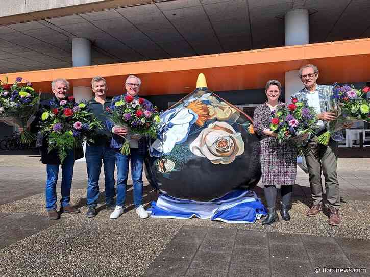 Royal FloraHolland Aalsmeer adopteert Reuzenbol van langste aaneengesloten kunstwerk