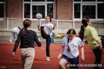 Basisschool De Ham zet meisjes aan om te voetballen: “Het enthousiasme om mee te trainen was heel erg groot”