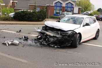 BMW bei Zusammenprall stark beschädigt