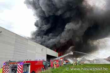 Industriebrand in Sint-Pieters-Leeuw: gemeentelijk rampenplan afgekondigd