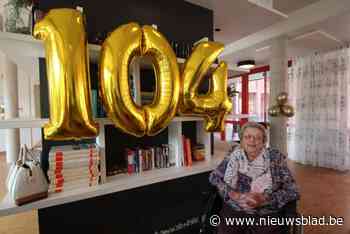 Madeleine Aerts toast op haar 104de verjaardag: “Oud geworden door veel te strijken”