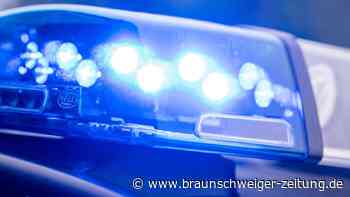 Unfall in Grasleben: Auto prallt gegen Baum