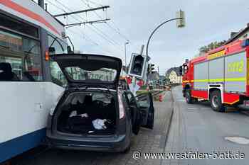 Unfall mit Stadtbahn in Bielefeld-Schildesche: Beckhausstraße gesperrt