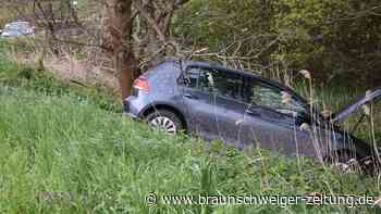 Unfall im Kreis Gifhorn: Auto stürzt in Graben