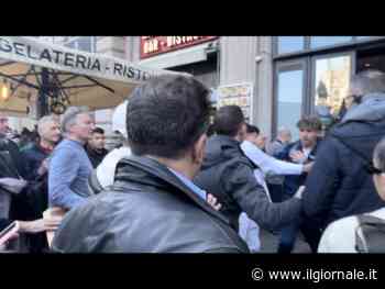 L'aggressione in Duomo: così a Milano hanno attaccato la Brigata ebraica | Video