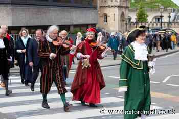 William Shakespeare's birthday marked with parade in Oxford