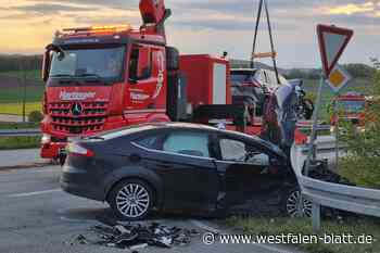 Unfall an Kreuzung B252/B7 bei Warburg: zwei Menschen verletzt