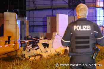 Bielefeld: Quadfahrer durchschlägt Mauer