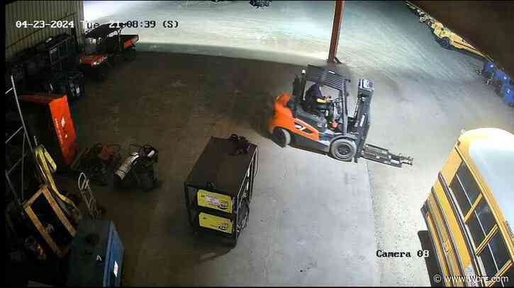 Police searching for man who tried to steal utility vehicle, use forklift to free vehicle