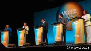 Nenshi's NDP leadership rivals say he's vague on policy, as front-runner tries to blend in with orange crowd