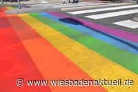 Kreisel am Kulturpark leuchtet in Regenbogenfarben